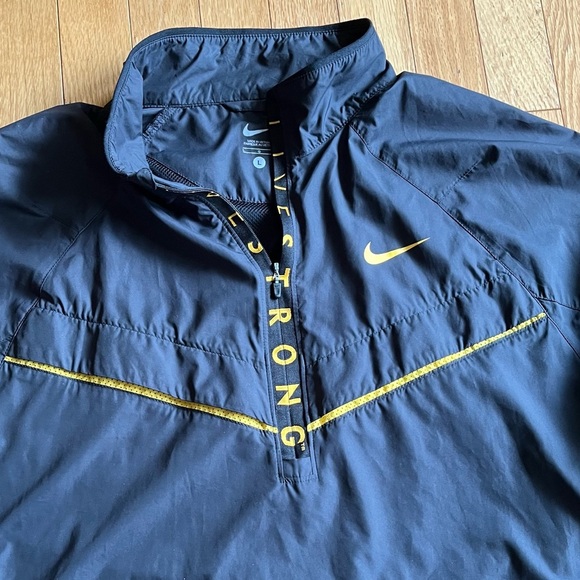 Nike windbreaker jacket. Large - Picture 3 of 5